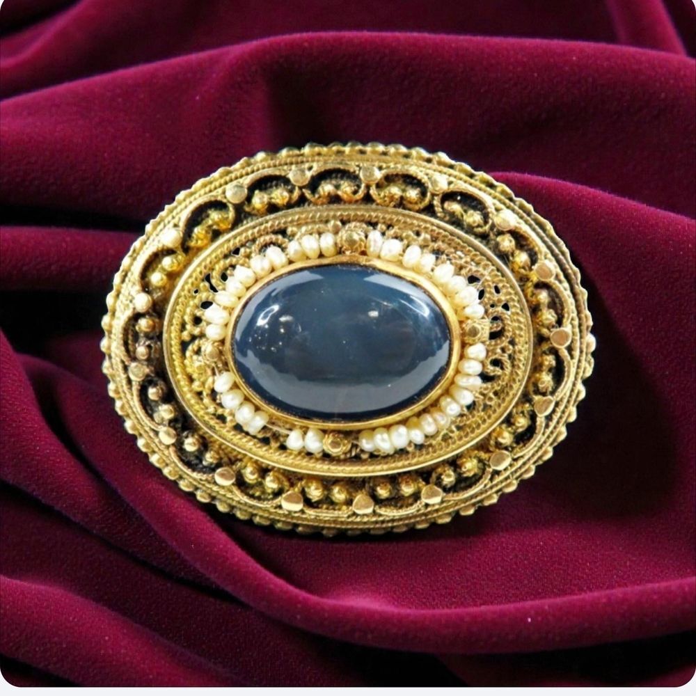 A Solid Gold 14 kt Rare Vintage Brooch Gold Pearl Jade Filigree Brooch